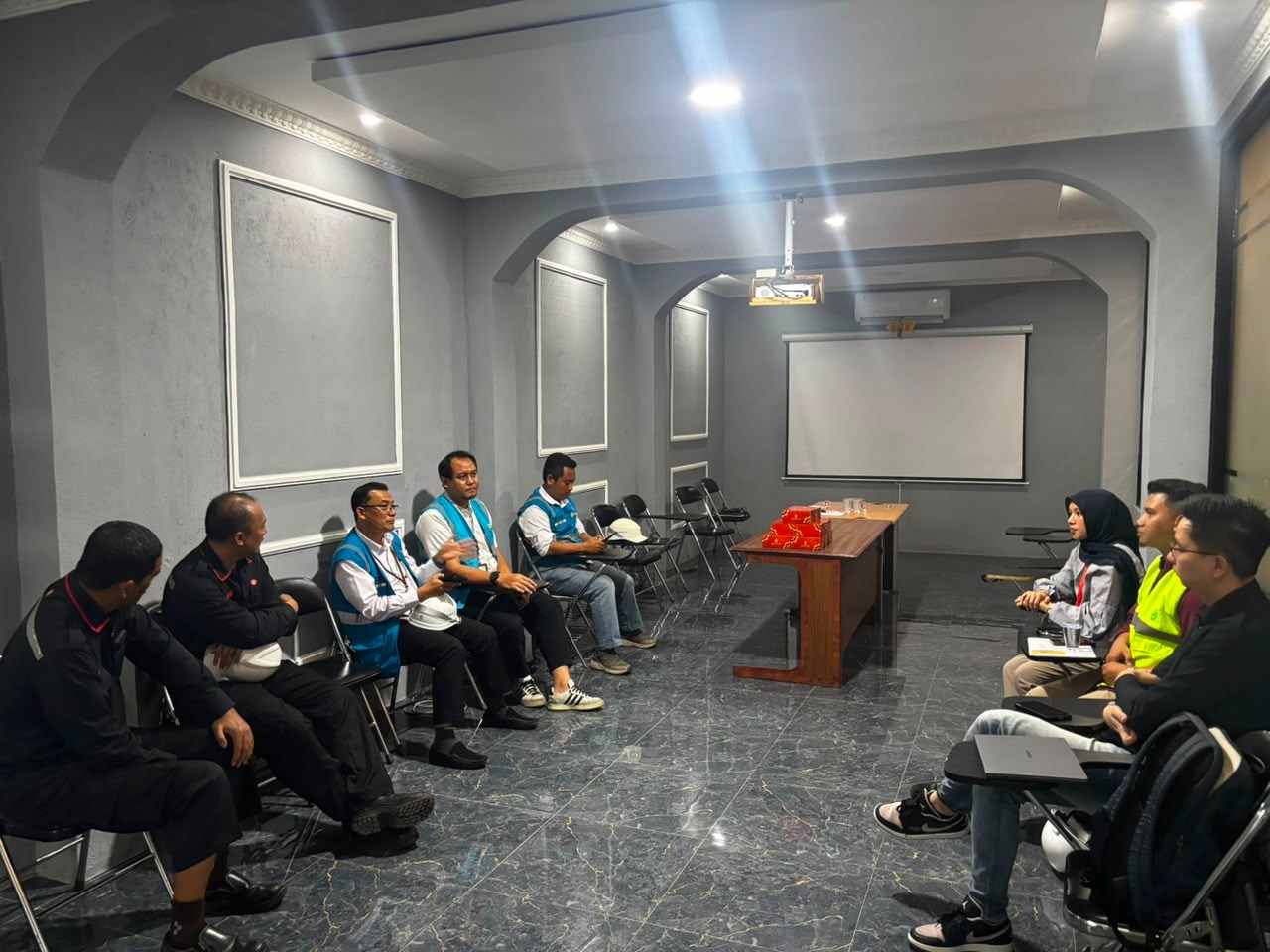 PLN Perkuat Kemitraan dengan Industri, Pastikan Pasokan Listrik Andal Dukung Pemanfaatan PLTS Atap di PT Pulogadung Steel